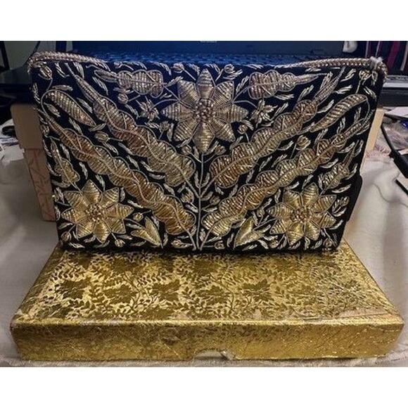 Zardozi Handbags - Vintage 1950s Zardozi Velvet Metallic Thread Clutch Made in India